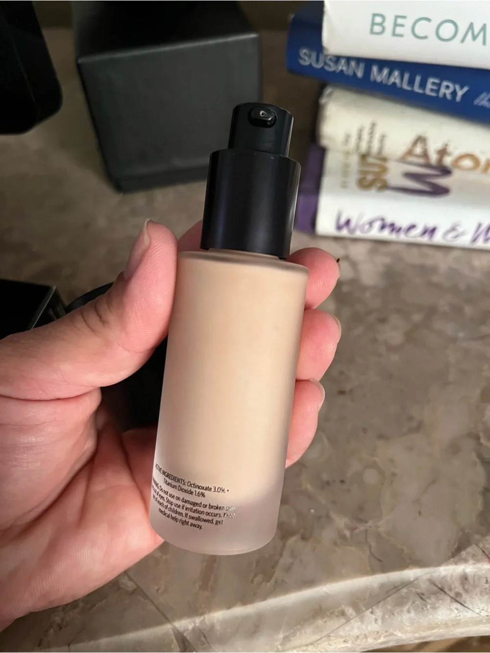 Bobbi Brown Weightless Skin Foundation SPF 15 - Neutral Sand (N-030)